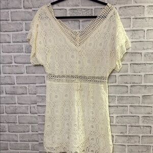 Sugar lips size large Cream Lace V-Neck Dress